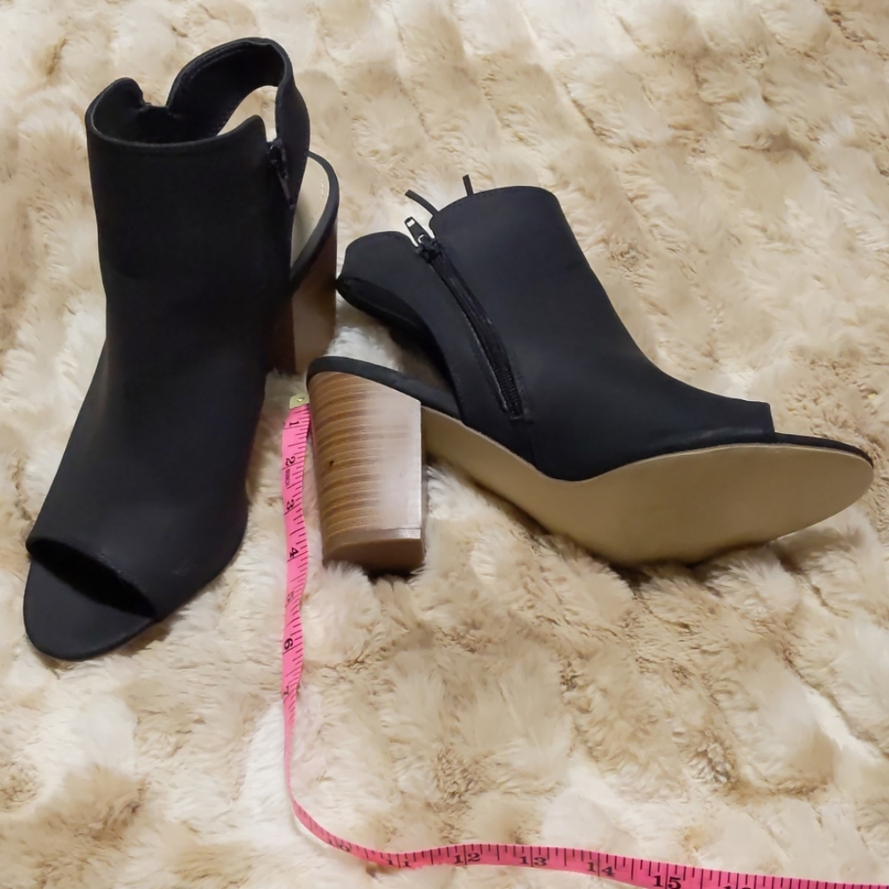 Heels - Picture 4 of 4